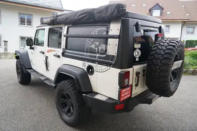 Jeep Wrangler 5 portes diesel — Véhicule d'expédition équipé, sans accident — fianco