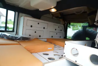 Jeep Wrangler 5 portes diesel — Véhicule d'expédition équipé, sans accident — interni