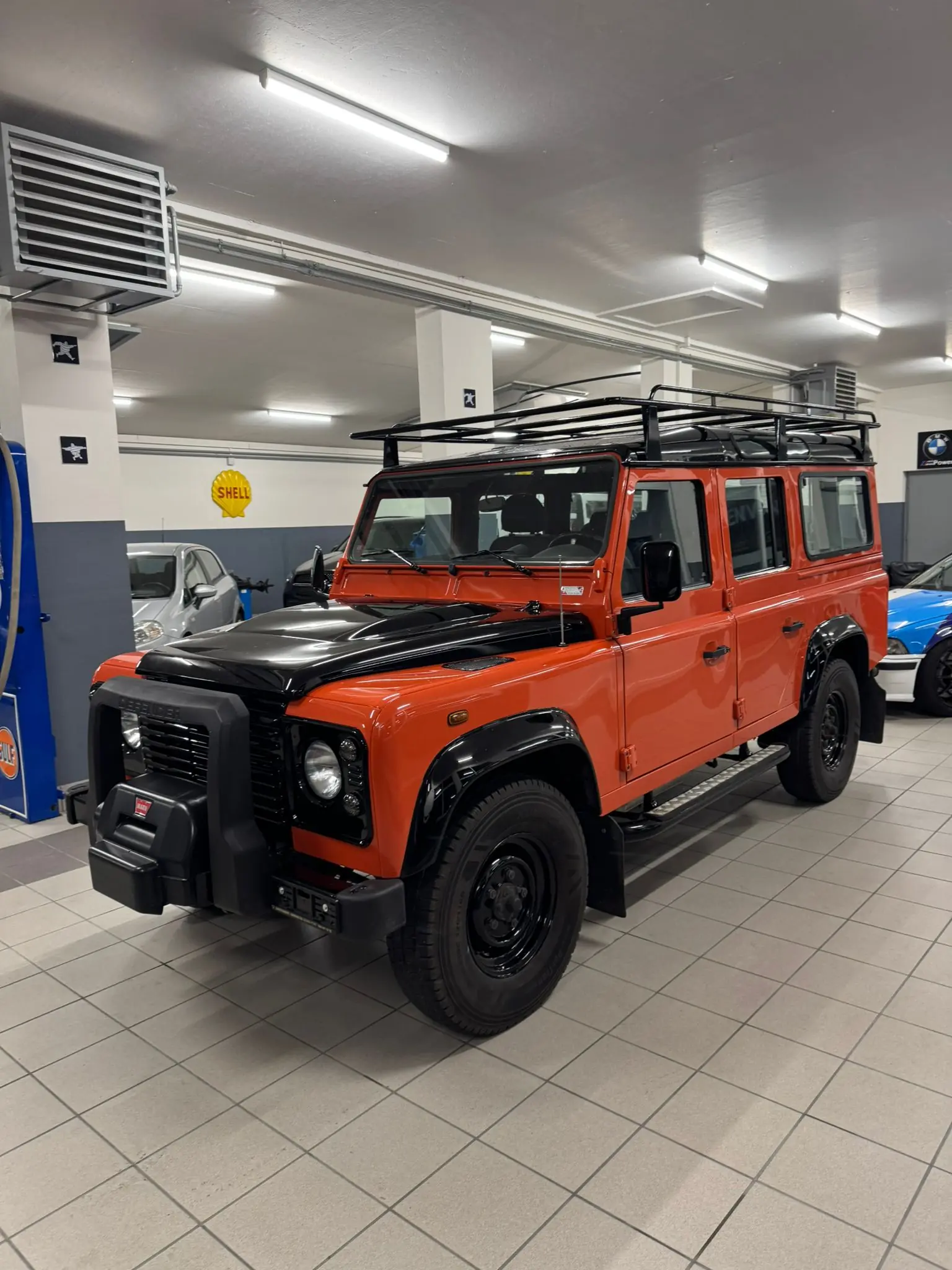 Land Rover Defender 2.2 TD4 SW Adventure — 4x4 robuste, capacité de remorquage exceptionnelle
