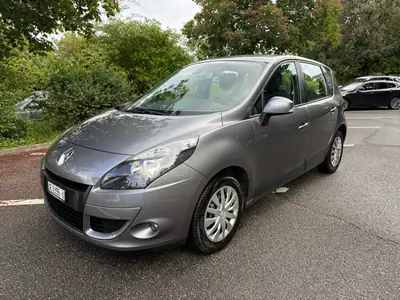 Renault Scénic 2.0 16V Privilège — Monospace spacieux, boîte automatique CVT, 177'000 km — vue extérieure