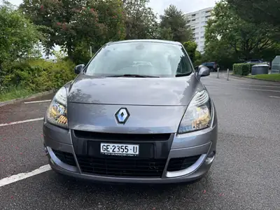 Renault Scénic 2.0 16V Privilège — Monospace spacieux, boîte automatique CVT, 177'000 km — côté