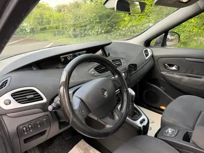 Renault Scénic 2.0 16V Privilège — Monospace spacieux, boîte automatique CVT, 177'000 km — Miniature 9