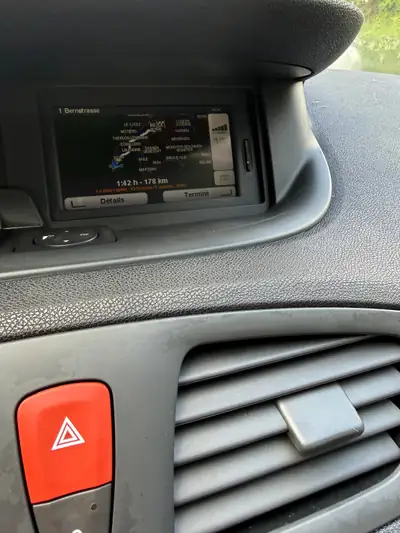 Renault Scénic 2.0 16V Privilège — Monospace spacieux, boîte automatique CVT, 177'000 km — Miniature 16