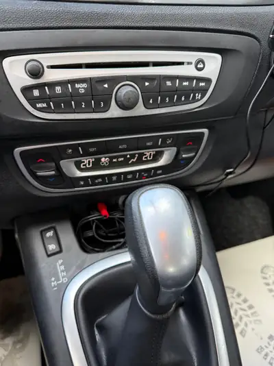 Renault Scénic 2.0 16V Privilège — Monospace spacieux, boîte automatique CVT, 177'000 km — Miniature 17