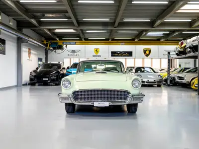 Ford Thunderbird 5.2L V8 245 PS — Cabriolet vintage américain mythique de 1957 — côté