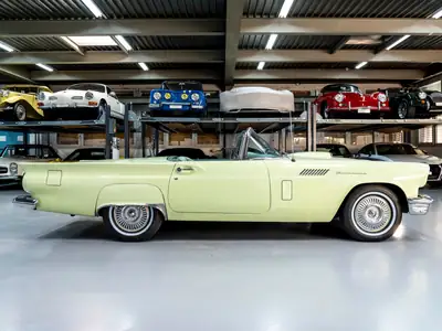 Ford Thunderbird 5.2L V8 245 PS — Cabriolet vintage américain mythique de 1957 — tableau de bord