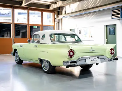 Ford Thunderbird 5.2L V8 245 PS — Cabriolet vintage américain mythique de 1957 — Miniature 10