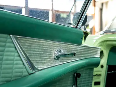 Ford Thunderbird 5.2L V8 245 PS — Cabriolet vintage américain mythique de 1957 — Miniature 17