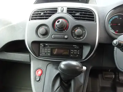Renault Kangoo Maxi Z.E. 33 — Utilitaire électrique compact, batterie incluse, 180 km d'autonomie — Thumbnail 8