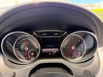 Mercedes-Benz CLA 200 Shooting Brake — Break compact AMG, diesel efficace 191'000 km — Miniature 9