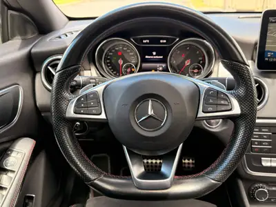 Mercedes-Benz CLA 200 Shooting Brake — Break compact AMG, diesel efficace 191'000 km — Miniature 11