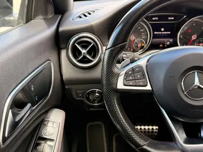 Mercedes-Benz CLA 200 Shooting Brake — Break compact AMG, diesel efficace 191'000 km — Miniature 12