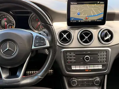 Mercedes-Benz CLA 200 Shooting Brake — Break compact AMG, diesel efficace 191'000 km — Miniature 13