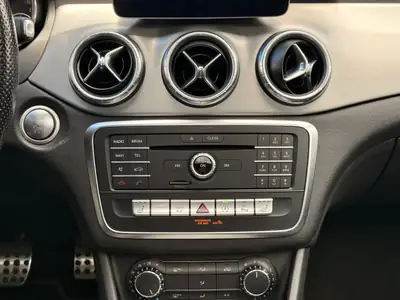 Mercedes-Benz CLA 200 Shooting Brake — Break compact AMG, diesel efficace 191'000 km — Miniature 21