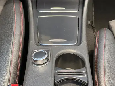 Mercedes-Benz CLA 200 Shooting Brake — Break compact AMG, diesel efficace 191'000 km — Miniature 22