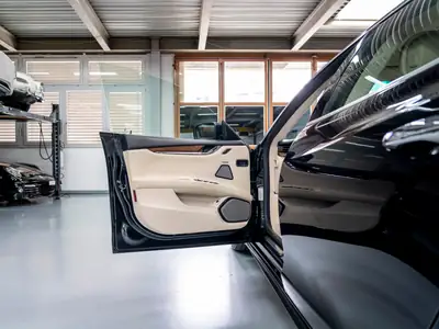 Maserati Quattroporte 3.8 V8 Biturbo GTS — Berline de luxe, 530 ch et seulement 71 300 km — Miniature 17