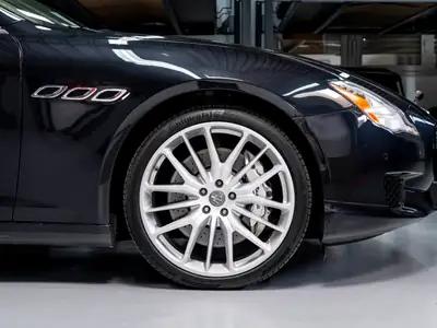 Maserati Quattroporte 3.8 V8 Biturbo GTS — Berline de luxe, 530 ch et seulement 71 300 km — Miniature 24