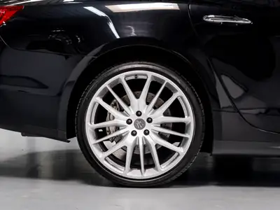 Maserati Quattroporte 3.8 V8 Biturbo GTS — Berline de luxe, 530 ch et seulement 71 300 km — Miniature 26