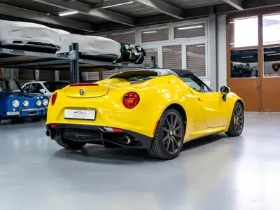Alfa Romeo 4C Spider 1750 TBi TCT — Roadster italien légendaire, moteur suralimenté — Miniature 8