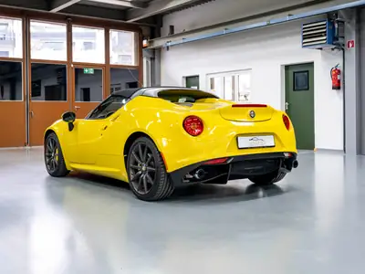 Alfa Romeo 4C Spider 1750 TBi TCT — Roadster italien légendaire, moteur suralimenté — Miniature 10