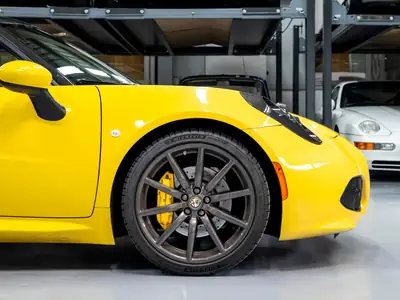 Alfa Romeo 4C Spider 1750 TBi TCT — Roadster italien légendaire, moteur suralimenté — Miniature 16