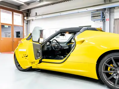 Alfa Romeo 4C Spider 1750 TBi TCT — Roadster italien légendaire, moteur suralimenté — Miniature 22