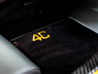 Alfa Romeo 4C Spider 1750 TBi TCT — Roadster italien légendaire, moteur suralimenté — Miniature 26