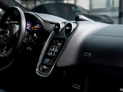 McLaren 570S Coupé — Supercar british 570 ch, entretien McLaren complet — Miniature 22