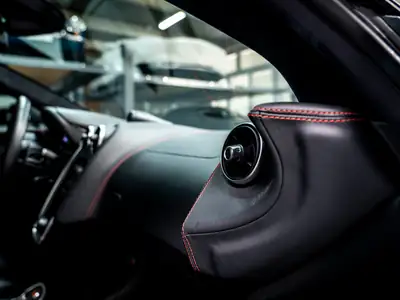 McLaren 570S Coupé — Supercar british 570 ch, entretien McLaren complet — Miniature 25