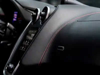 McLaren 570S Coupé — Supercar british 570 ch, entretien McLaren complet — Miniature 28