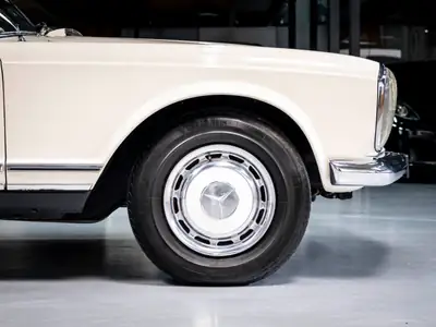 Mercedes-Benz SL 250 1967 — Cabriolet de légende, monopropriétaire suisse — Thumbnail 11