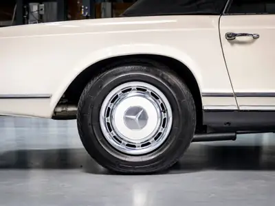 Mercedes-Benz SL 250 1967 — Cabriolet de légende, monopropriétaire suisse — Thumbnail 12