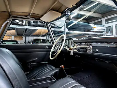 Mercedes-Benz SL 250 1967 — Cabriolet de légende, monopropriétaire suisse — Thumbnail 13