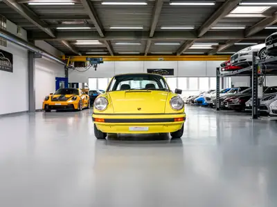 Porsche 911 Carrera 2.7 MFI Targa 1973 — Icône des années 70, exemplaire unique restauré — côté