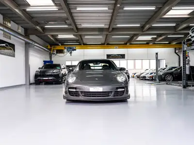 Porsche 911 9FF Turbo 480 ch — Préparation circuit homologuée, très faible kilométrage — côté