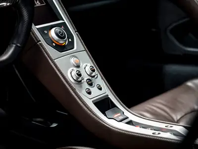 McLaren 12C MP4-12C Coupé — Supercar 626 ch, 51'300 km, garantie constructeur — Miniature 26