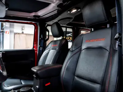 Jeep Wrangler Unlimited Rubicon 3.6 V6 — SUV légendaire, boîte auto 8 vitesses, 68'000 km — Miniature 13