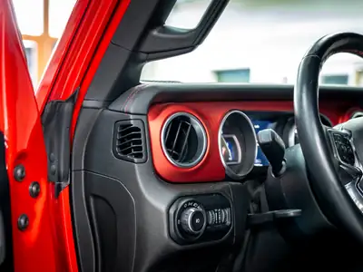 Jeep Wrangler Unlimited Rubicon 3.6 V6 — SUV légendaire, boîte auto 8 vitesses, 68'000 km — Miniature 20