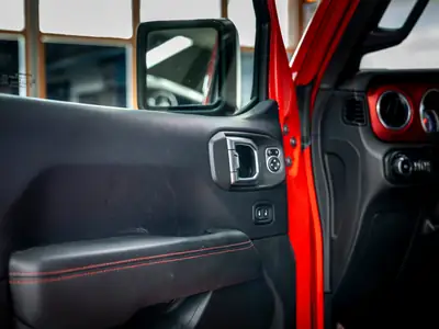 Jeep Wrangler Unlimited Rubicon 3.6 V6 — SUV légendaire, boîte auto 8 vitesses, 68'000 km — Miniature 22
