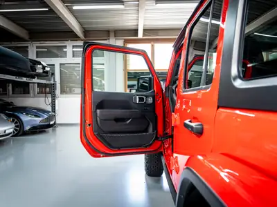 Jeep Wrangler Unlimited Rubicon 3.6 V6 — SUV légendaire, boîte auto 8 vitesses, 68'000 km — Miniature 23
