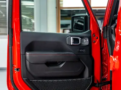 Jeep Wrangler Unlimited Rubicon 3.6 V6 — SUV légendaire, boîte auto 8 vitesses, 68'000 km — Miniature 24