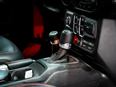 Jeep Wrangler Unlimited Rubicon 3.6 V6 — SUV légendaire, boîte auto 8 vitesses, 68'000 km — Miniature 25