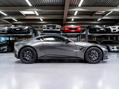 Aston Martin V8 Vantage 4.0 Coupé — Édition limitée 1 OF 200, boîte manuelle 7 rapports — tableau de bord
