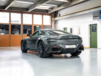 Aston Martin V8 Vantage 4.0 Coupé — Édition limitée 1 OF 200, boîte manuelle 7 rapports — Miniature 8