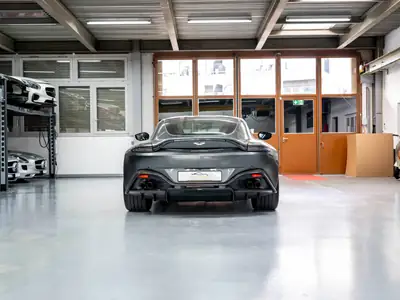Aston Martin V8 Vantage 4.0 Coupé — Édition limitée 1 OF 200, boîte manuelle 7 rapports — Miniature 7