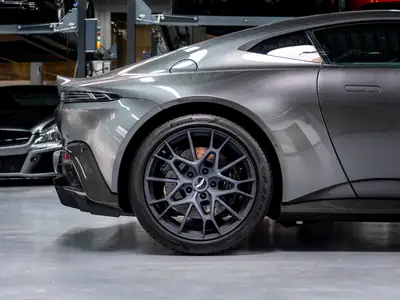 Aston Martin V8 Vantage 4.0 Coupé — Édition limitée 1 OF 200, boîte manuelle 7 rapports — Miniature 10