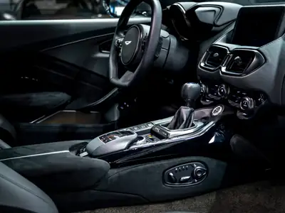 Aston Martin V8 Vantage 4.0 Coupé — Édition limitée 1 OF 200, boîte manuelle 7 rapports — Miniature 13