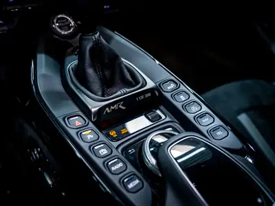 Aston Martin V8 Vantage 4.0 Coupé — Édition limitée 1 OF 200, boîte manuelle 7 rapports — Miniature 14