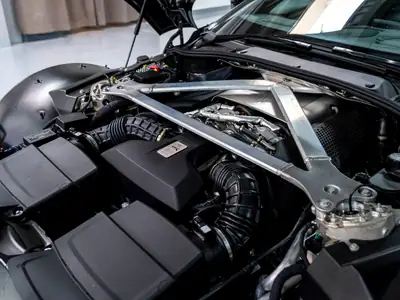 Aston Martin V8 Vantage 4.0 Coupé — Édition limitée 1 OF 200, boîte manuelle 7 rapports — Miniature 16