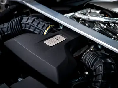 Aston Martin V8 Vantage 4.0 Coupé — Édition limitée 1 OF 200, boîte manuelle 7 rapports — Miniature 17